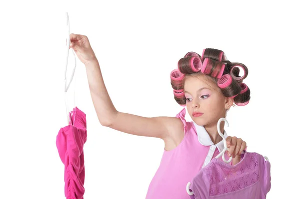 Pequena menina bonita em encrespadores de cabelo — Fotografia de Stock