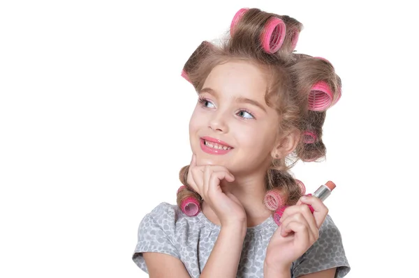 Pequena menina bonita em encrespadores de cabelo — Fotografia de Stock