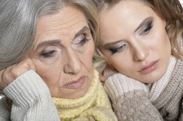 Senior madre e sua figlia — Foto Stock