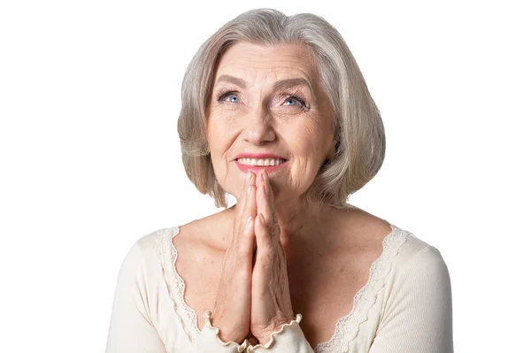 Portrét Krásné Starší Ženy Modlící Proti Bílému Pozadí — Stock fotografie