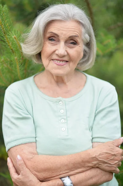 Feliz Anciano Hermosa Mujer Primavera Parque — Foto de Stock