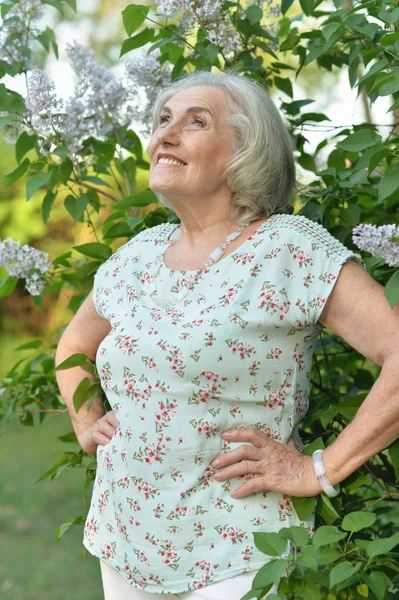 Happy Senior Beautiful Woman Lilacs Background Spring Park — Stock Photo, Image