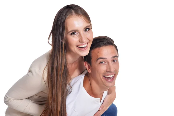 Boldog fiatal pár ölelkezik — Stock Fotó