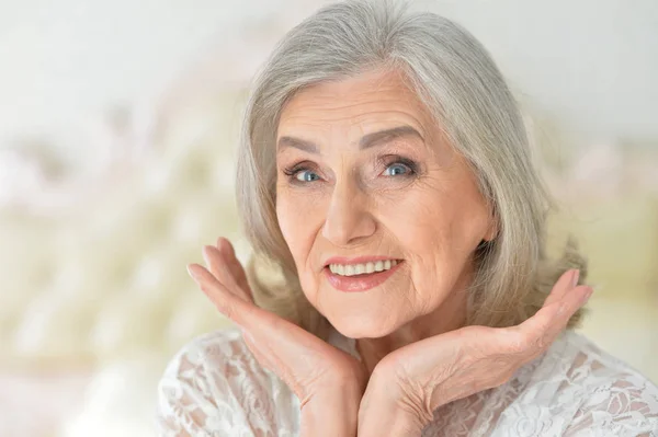 Porträt Einer Glücklichen Seniorin Hause — Stockfoto