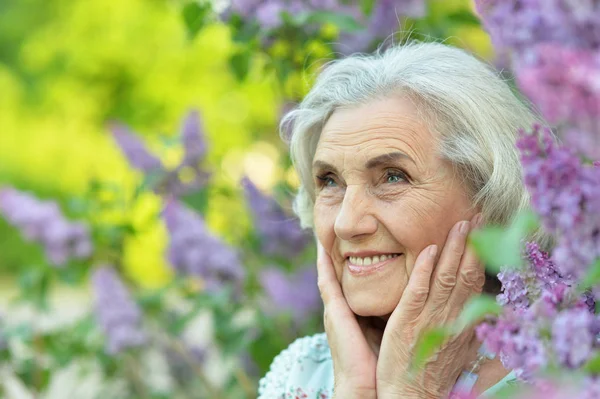 Happy Senior Beautiful Woman Lilacs Background Spring Park — Stock Photo, Image