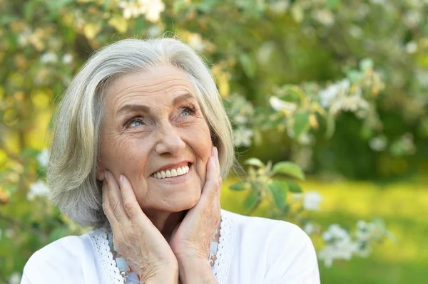 Senior Beautiful Woman Spring Park — Stock Photo, Image