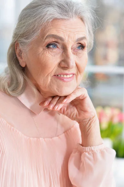 Retrato Mulher Idosa Feliz Casa — Fotografia de Stock