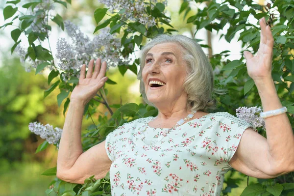 Happy Senior Beautiful Woman Lilacs Background Spring Park — Stock Photo, Image