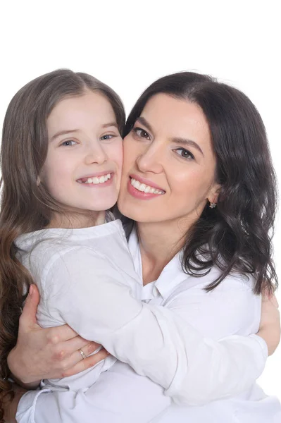 快乐的母亲和女儿在白色背景上摆姿势 — 图库照片