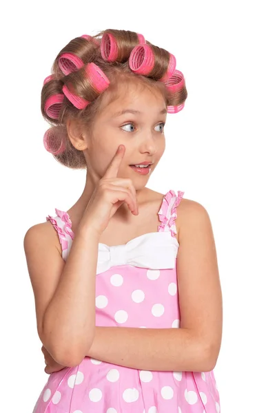 Saç Curlers Poz Ile Duygusal Küçük Güzel Kız Beyaz Arka — Stok fotoğraf