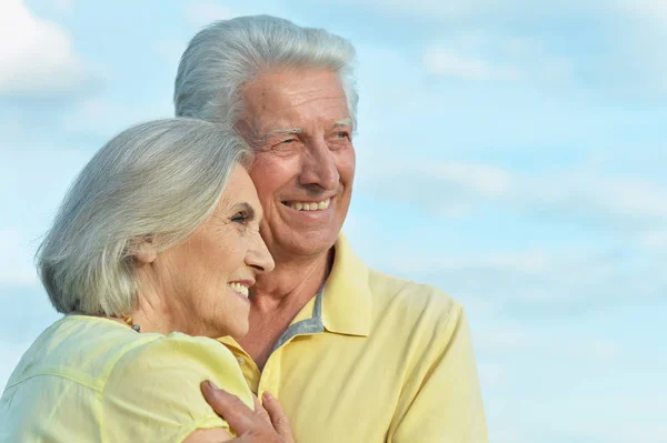 Retrato Hermosa Pareja Ancianos Parque — Foto de Stock