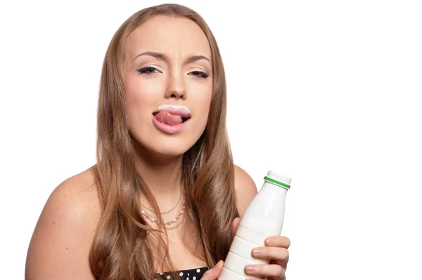 Retrato Una Hermosa Joven Con Leche Aislada Sobre Fondo Blanco — Foto de Stock