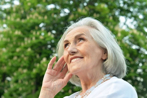 Senior Beautiful Smiling Woman Spring Park — Stock Photo, Image