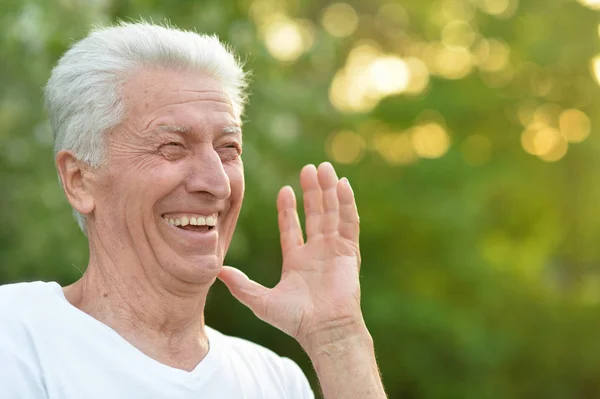 Portrait Smiling Senior Man Park — Stock Photo, Image