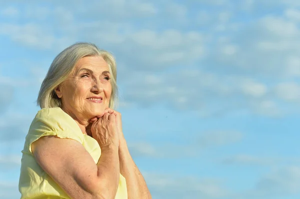 Senior Beautiful Smiling Woman Sky Background — Stock Photo, Image