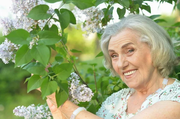 Happy Senior Beautiful Woman Lilacs Background Spring Park — Stock Photo, Image