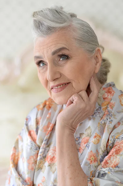 Porträt Einer Glücklichen Seniorin Hause — Stockfoto