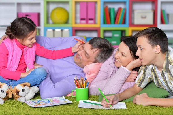 Dibujos de familia grande — Foto de Stock