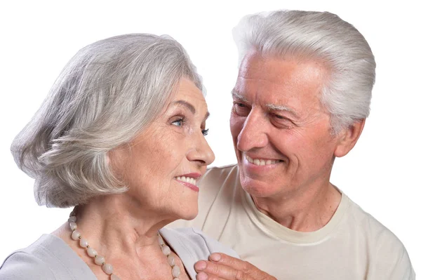 Feliz Casal Sênior Abraçando Isolado Fundo Branco — Fotografia de Stock