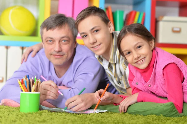 Big family drawing pictures — Stock Photo, Image