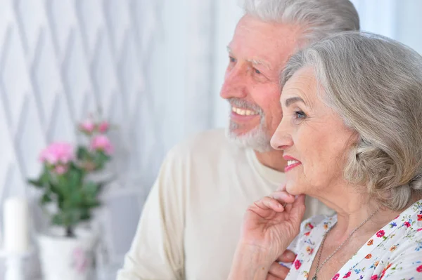 Portret Aproape Unui Cuplu Senior Fericit Acasă — Fotografie, imagine de stoc