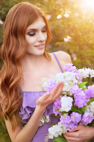 Portrait Beautiful Young Woman Posing Lilacs — Stock Photo, Image