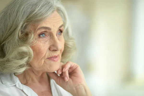 Portrait Smiling Senior Woman Posing Home — Stock Photo, Image