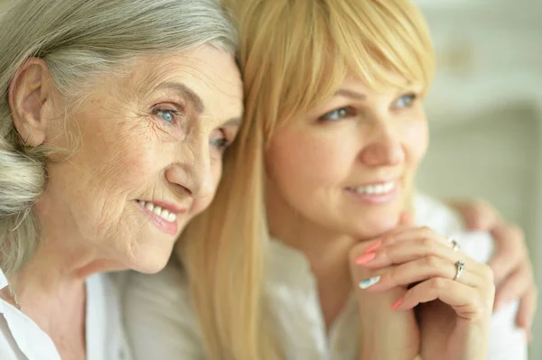 Portrait Senior Woman Daughter Home — Stok Foto