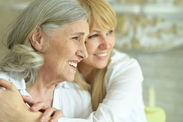 Portrait Senior Woman Daughter Home — Stock Photo, Image