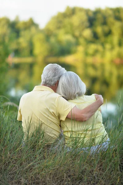 Portrait Beautiful Senior Couple Hugging Park Back View — Stock Photo, Image