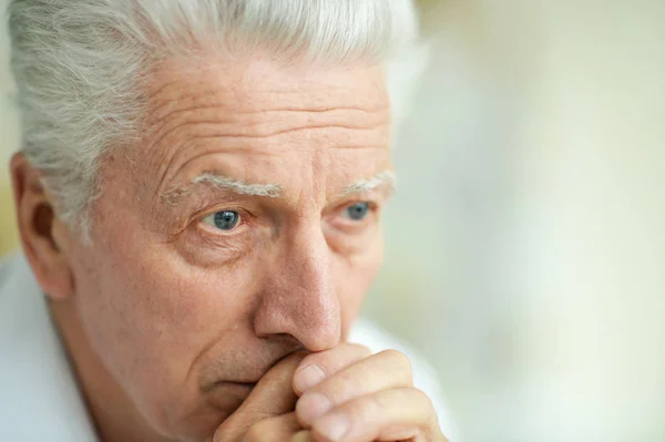 Retrato Homem Idoso Triste Casa — Fotografia de Stock