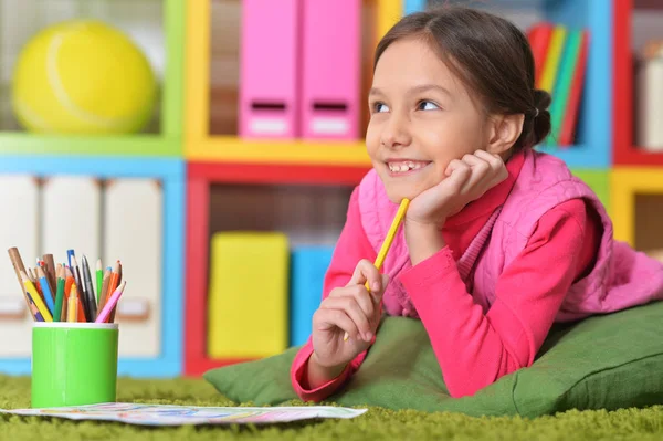 Cute little girl drawing picture — Stock Photo, Image