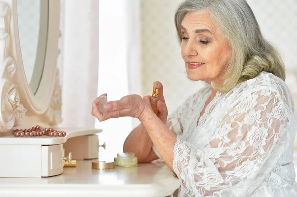 Portrait Happy Senior Woman Sitting Dressing Table — Stock Photo, Image