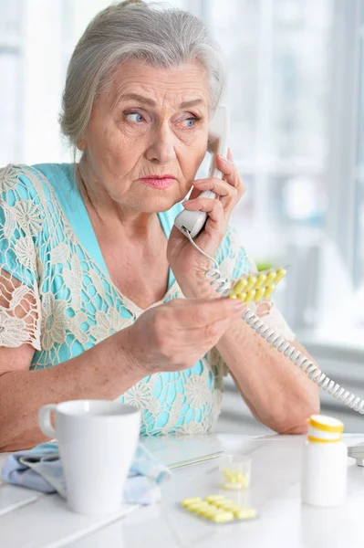 Sick Senior Woman Calling Doctor Home — Stock Photo, Image