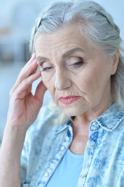 Närbild Porträtt Ledsen Senior Kvinna — Stockfoto