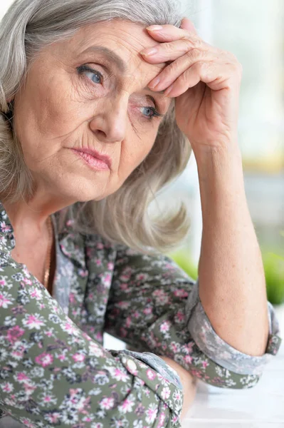 Piękny Sad Senior Kobiety Domu — Zdjęcie stockowe