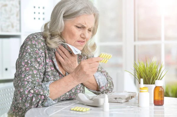 Doente Senior Woman — Fotografia de Stock