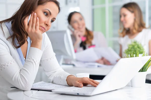 Young Women Working Modern Office — Stock Photo, Image