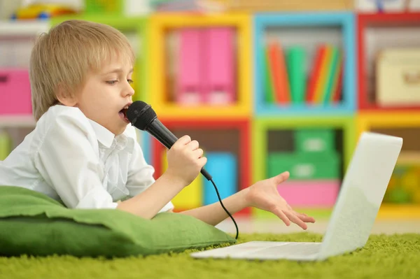 Exited Boy Using Laptop While Lying Floor Singing Karaoke — Stock Photo, Image