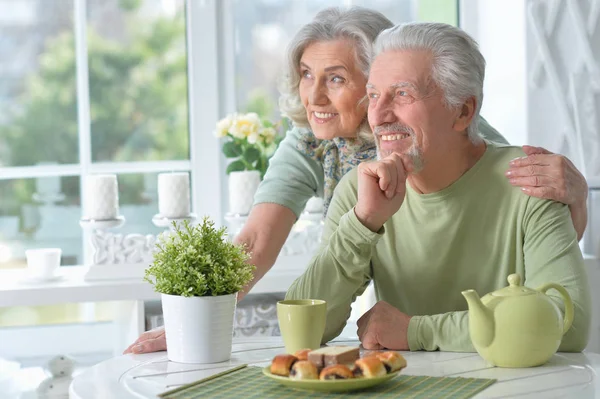 Gelukkige Senior Paar Drinken Thee — Stockfoto