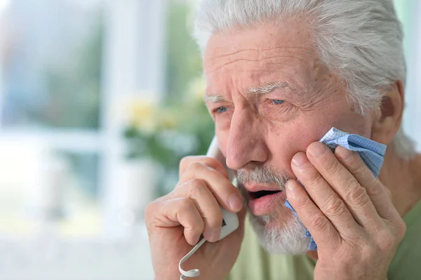 Retrato Homem Idoso Doente Triste Com Dor Dente — Fotografia de Stock