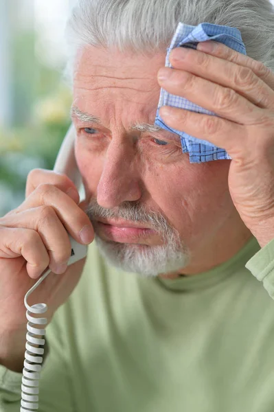 Portrait Sad Sick Senior Man Calling Doctor — Stock Photo, Image