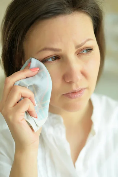 Porträt Einer Jungen Weinenden Frau — Stockfoto