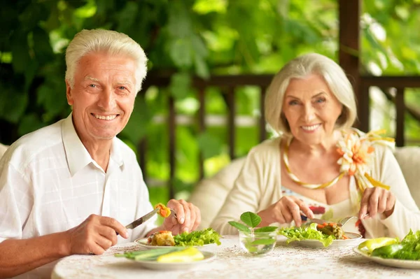 Glad Senior Par Att Äta Middag — Stockfoto