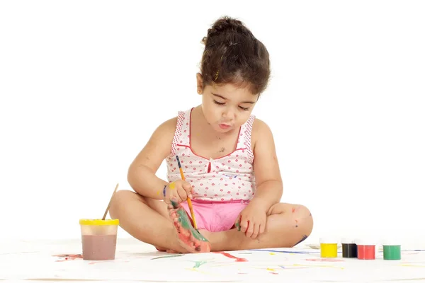 Красивая Молодая Девушка Рисует Картину Белом Фоне — стоковое фото