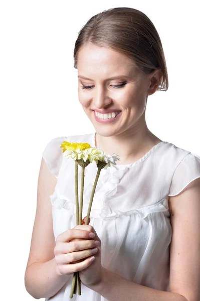 Portret Pięknej Młodej Kobiety Kwiatami Pozowanie Białym Tle — Zdjęcie stockowe