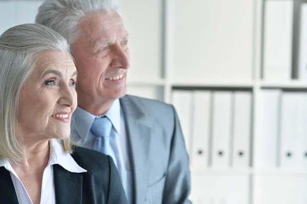 Oude Zakelijke Mensen Office Poseren — Stockfoto