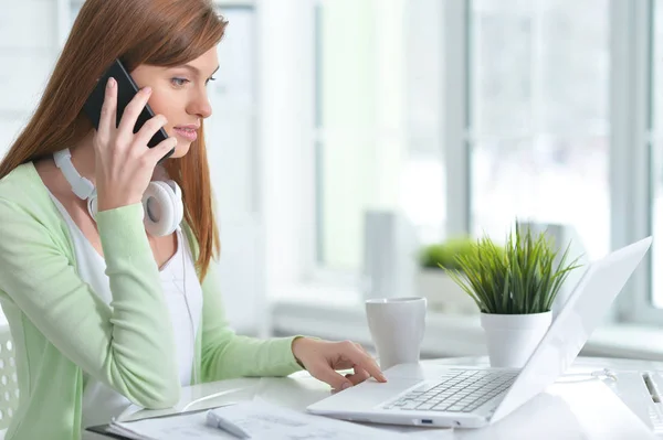 Porträt Einer Schönen Jungen Frau Büro — Stockfoto