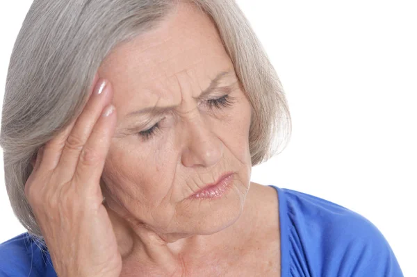 Porträt Einer Traurigen Seniorin Mit Kopfschmerzen Isoliert Auf Weißem Hintergrund — Stockfoto