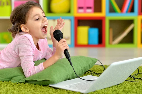 Adorable Little Girl Singing Karaoke Modern Laptop — Stock Photo, Image